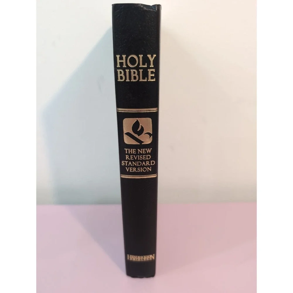Holy Bible With‎ The Apocrypha New Revised Standard Version 1989